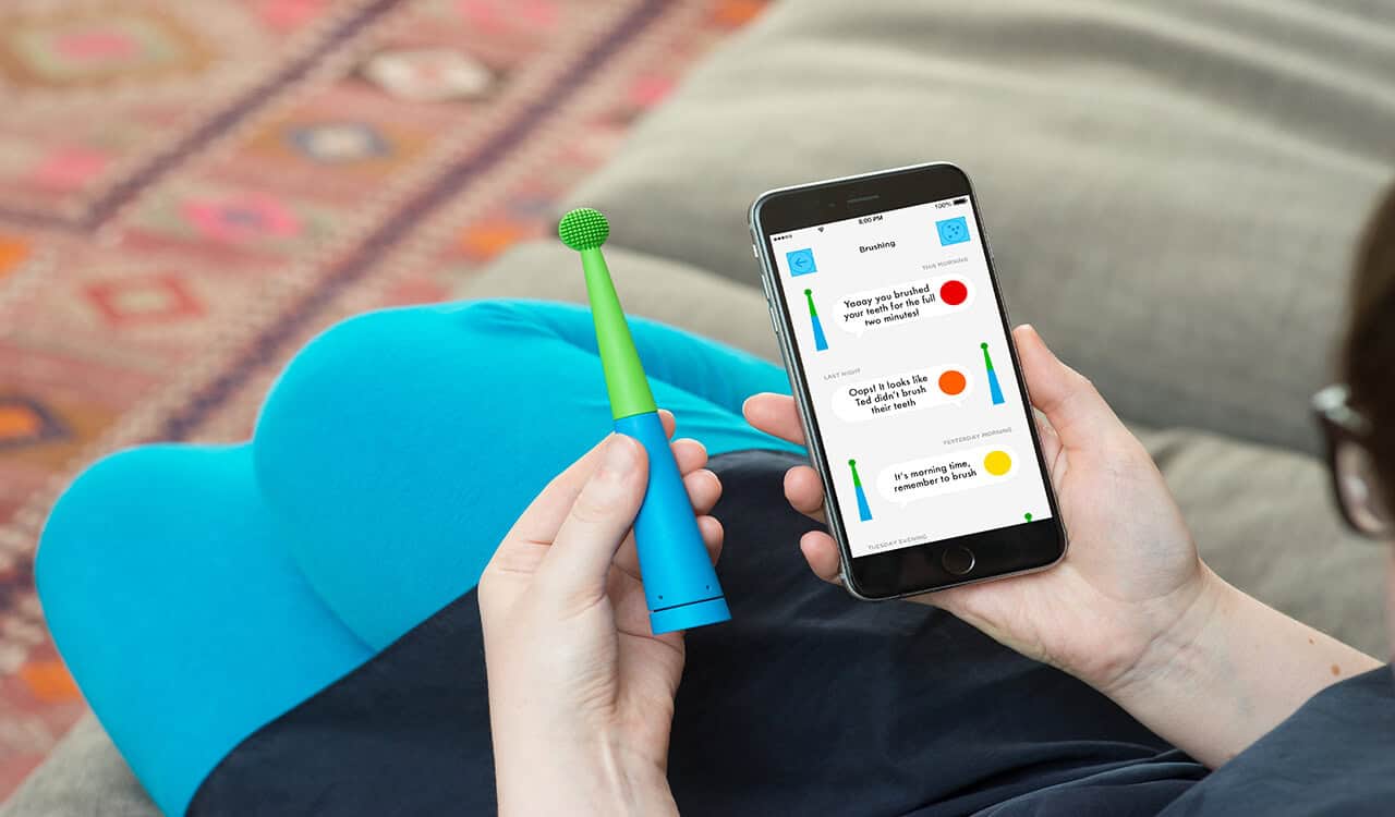 Brush and app quantify teeth cleaning