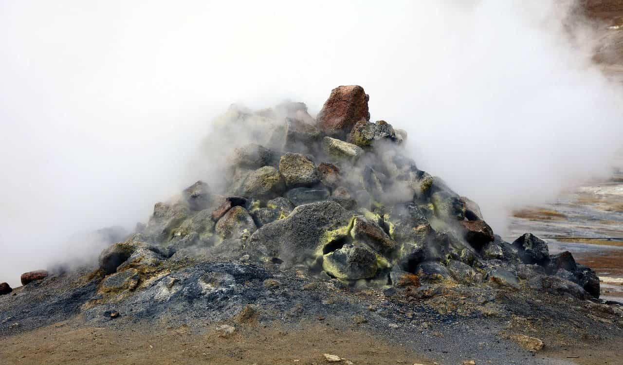 Carbon sink absorbs carbon dioxide to produce clean energy