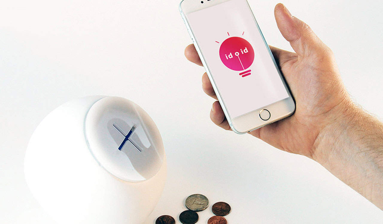 Piggy bank steals from users to help manage their savings