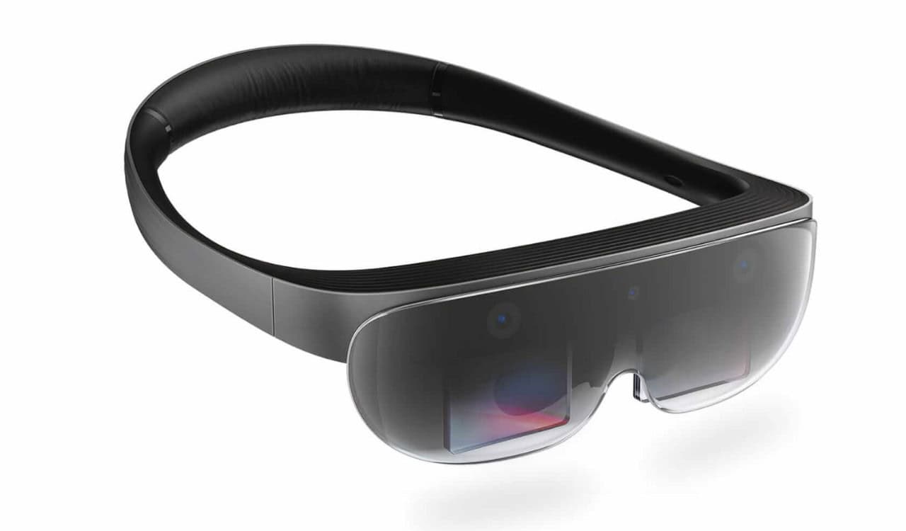 AR glasses create 3D experience directly from smartphones