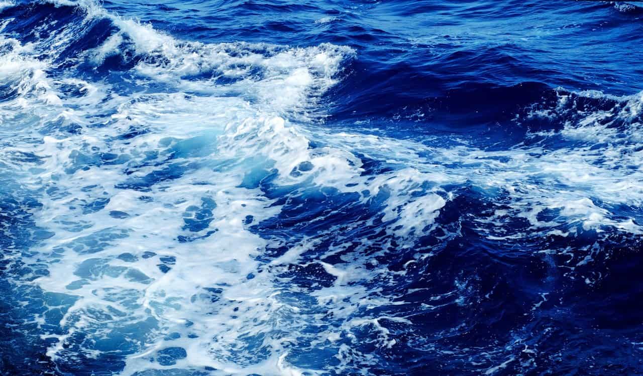 Hybrid nanomaterial extracts hydrogen fuel from seawater