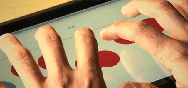 Keyboard improves typing with miniature screen