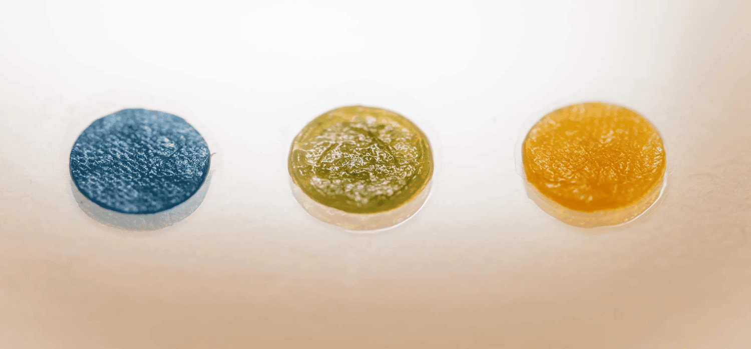 A wound dressing that changes colour to reveal infection