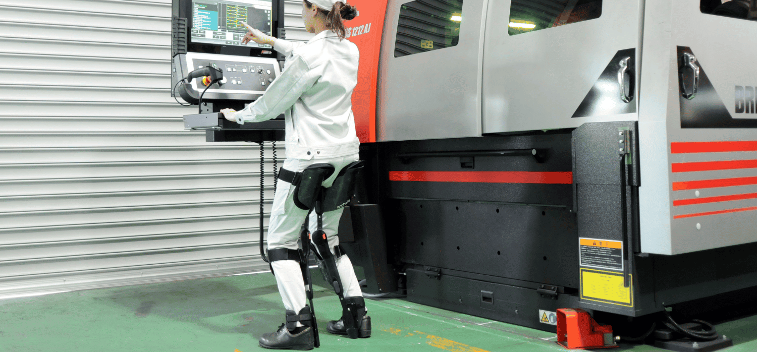 An exoskeleton helps to remove pain when working standing up