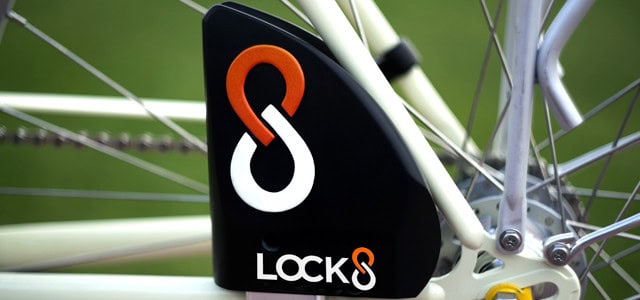 Smart key device reminds users to lock doors