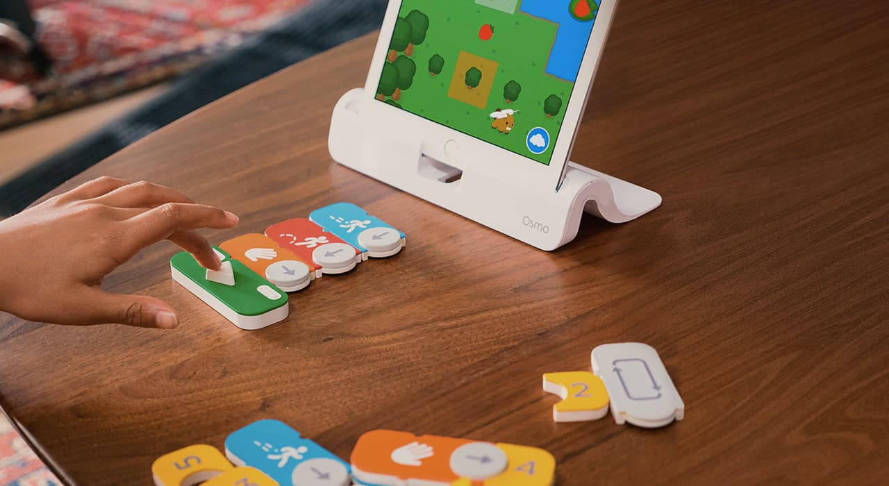 Fun package delivers monthly projects to get kids coding