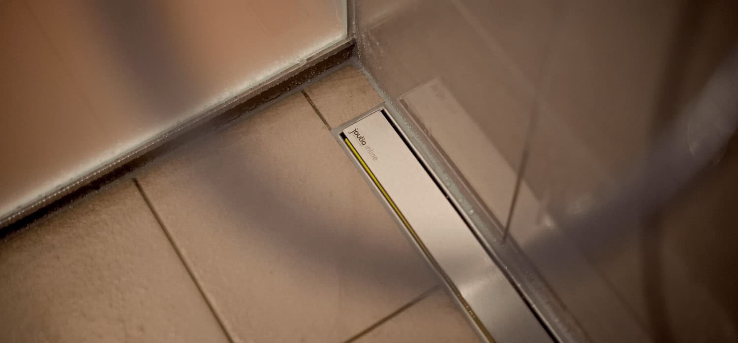 Shower drain warms water while conserving energy